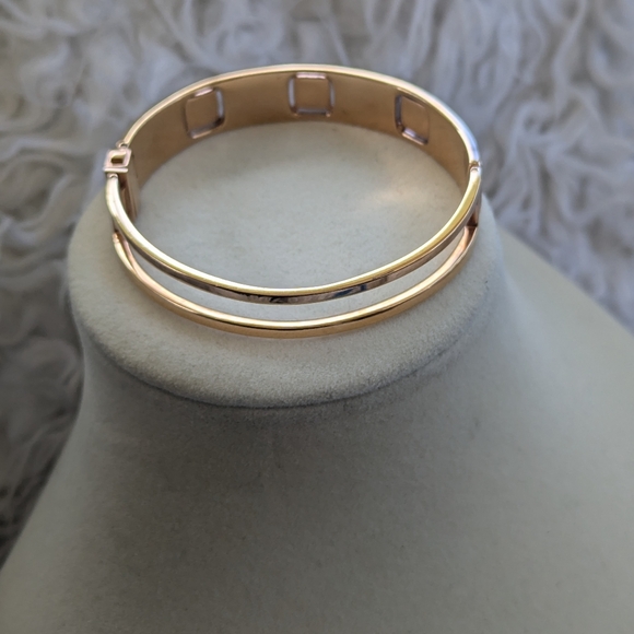 Swarovski Tactic Large Bangle Bracelet- Excellent Condition - Picture 4 of 6